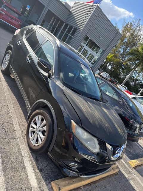 Used 2014 Nissan Rogue SV with VIN 5N1AT2MT3EC859516 for sale in Doral, FL