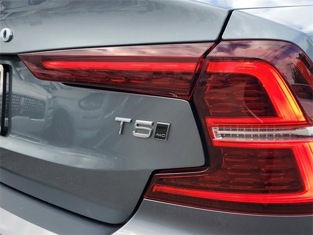 2021 Volvo S60 T5 Momentum