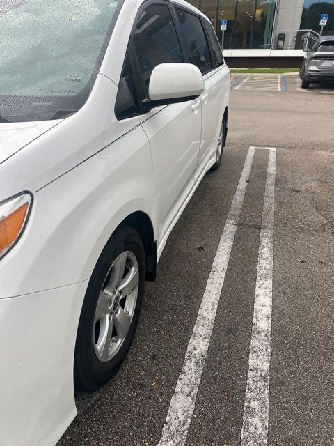 2020 Toyota Sienna LE 7 Passenger