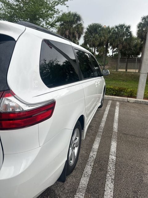 2020 Toyota Sienna LE 7 Passenger