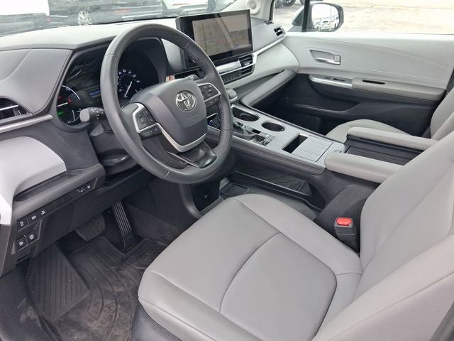 2025 Toyota Sienna XLE 8 Passenger