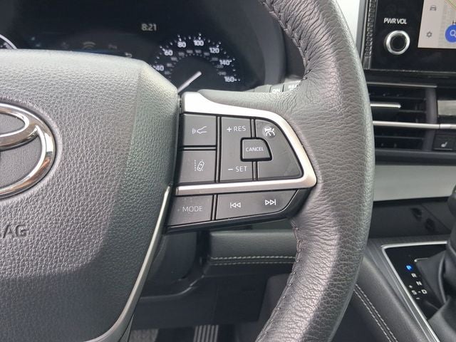 2025 Toyota Sienna XLE 8 Passenger