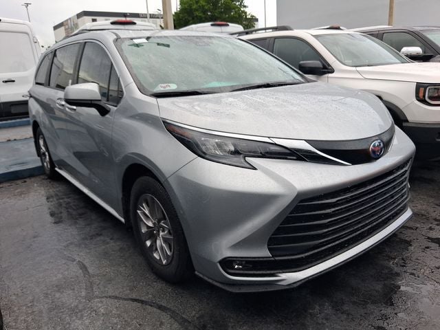 2025 Toyota Sienna XLE 8 Passenger