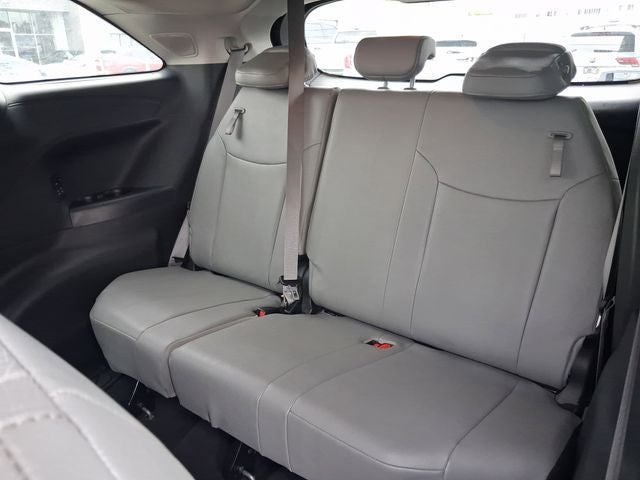 2025 Toyota Sienna XLE 8 Passenger