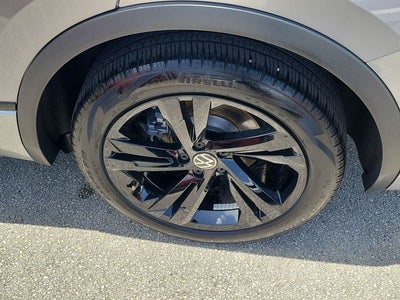 2024 Volkswagen Tiguan 2.0T SE R-Line Black