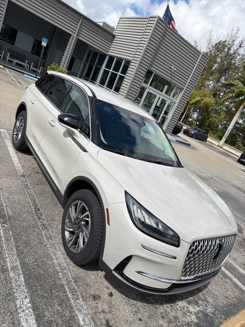 2023 Lincoln Corsair Base