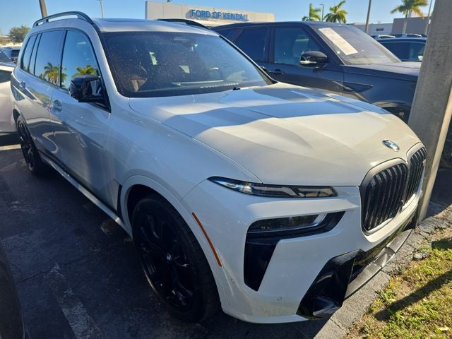 2025 BMW X7 M60i