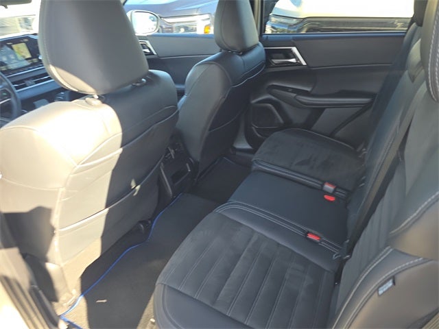 2023 Mitsubishi Outlander PHEV SE