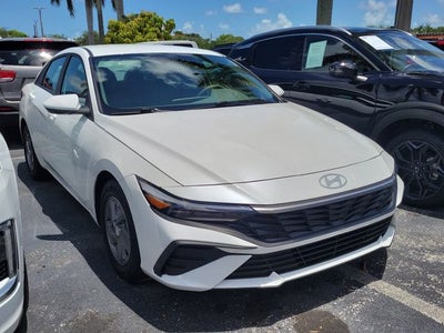2025 Hyundai Elantra SE