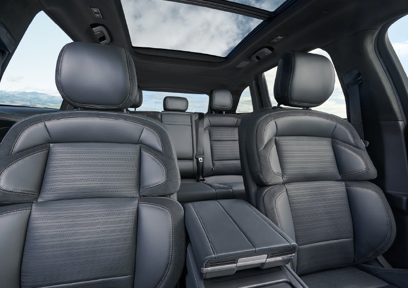 The spacious second row and available panoramic Vista Roof® is shown. | Doral Lincoln in Doral FL